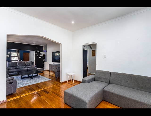 3 BEDROOM HOUSE FOR SALE IN BOSTON